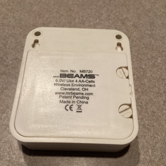 $6 Bundled * Beams MB720 Wireless Battery Powered Motion Sensing Nightlight - Picture 4 of 9